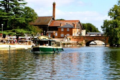 Stratford-upon-Avon: River Cruise and City Audio Tour - City Audio Tour: How to Make It Feel Like a Story (Not a Test)