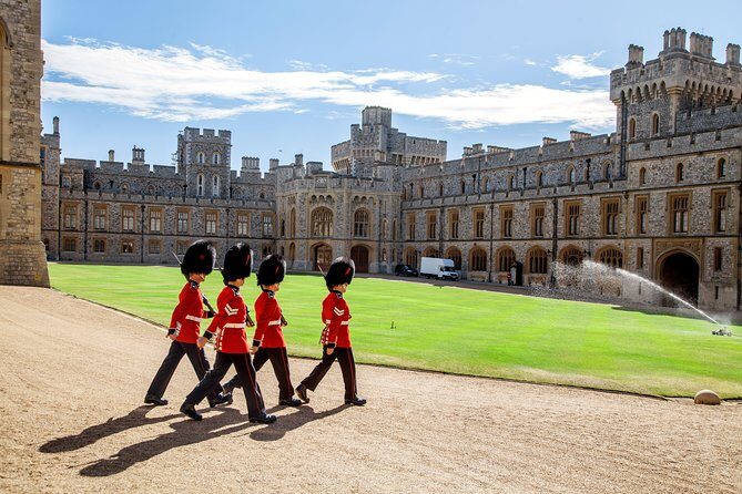 Summer Special: Buckingham Palace & Windsor Castle Tour - First stop: Victoria Coach Station and why the coach matters