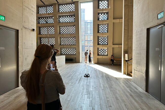 Tate Modern Private Tour in London with Blue Badge Guide - How a Blue Badge Guide Changes the Modern Art Experience
