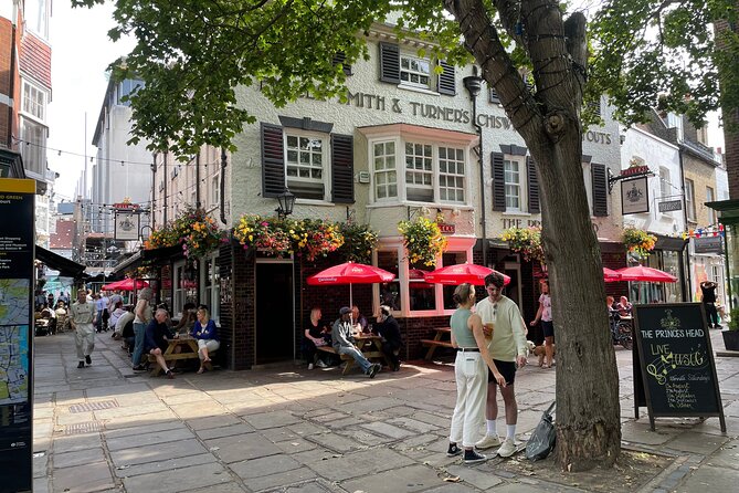 Ted Lasso Tour of Richmond - Stop 3: Richmond-upon-Thames—the Crown and Anchor break