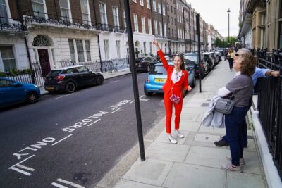 The Beatles and a Secret pub - Paddington Street Garden: the small stop that makes it feel personal