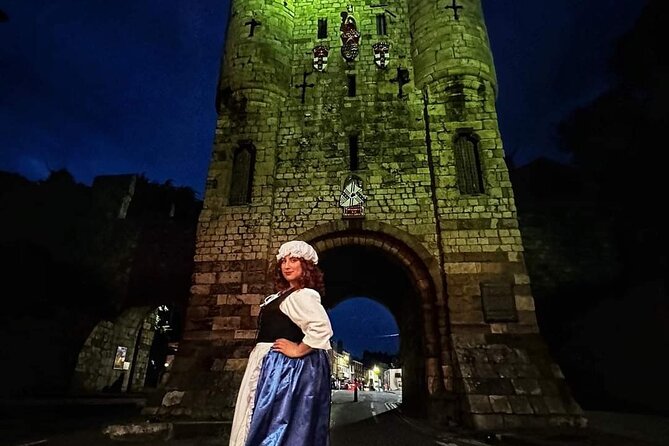 The Bloody Tour of the York Walls with Mad Alice - Gin tastings in York bars: what to expect and how to plan