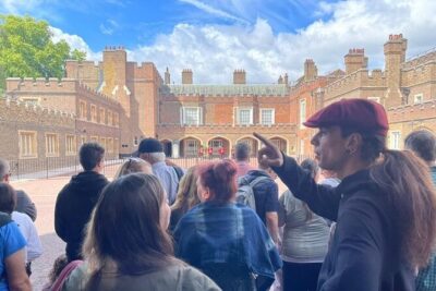 The Changing of the Guard Tour and Buckingham Palace - Stop 1: the ceremony itself and why guides matter for photos
