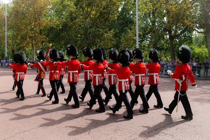 The Classic Highlights Bike Tour with a local guide - Bucks County, Trafalgar Square, and Covent Garden street life