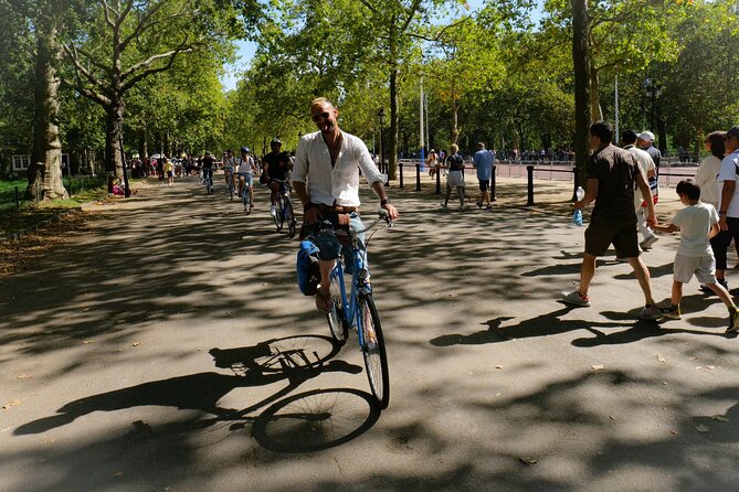 The Classic Highlights Bike Tour with a local guide - Cleopatra’s Needle, the London Eye, and Leake Street Arches