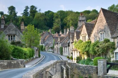 The Cotswolds Guided Day Tour from London - Bibury: the short stop that’s all about views and photo lines