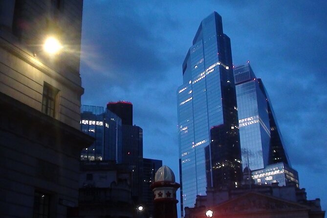 The Fading Light London Ghost Walk - Photo stops and what to expect with low light