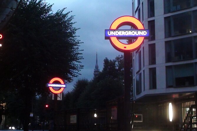 The Fading Light London Ghost Walk - The guide’s storytelling style: horror author + ghost hunter energy