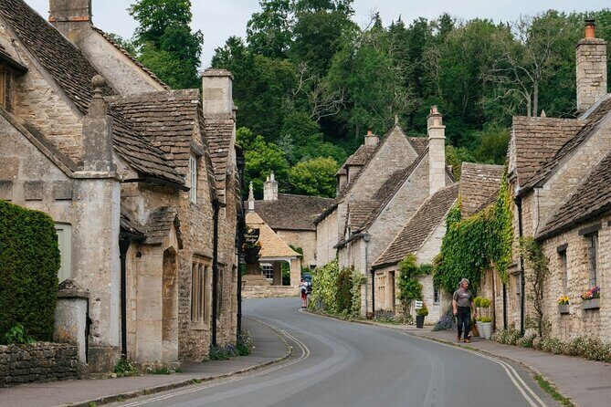The 'Hidden Cotswolds' Shared Tour from Bath for 2-8 people - Castle Combe: 1 Hour in a Postcard Village