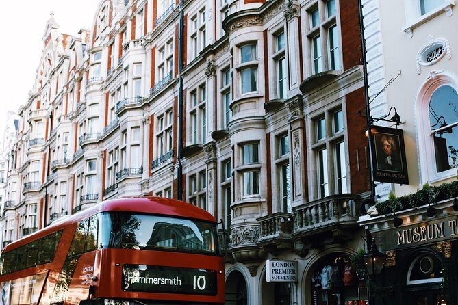 The History of London City Center Exclusive Guided Walking Tour - Stop 8: Buckingham Palace area and the guide’s connections