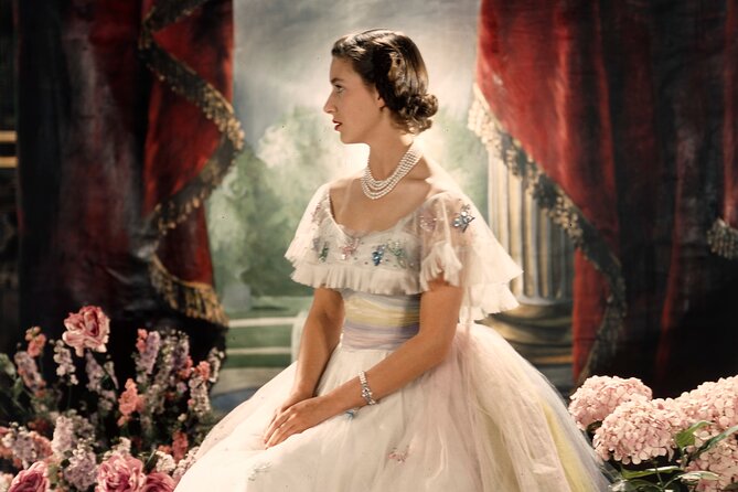 The Kings Gallery - Queen Elizabeth II: Her Life in Style - Entering The King’s Gallery at Buckingham Palace