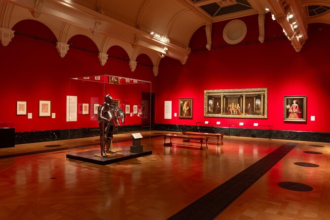 The Kings Gallery - Queen Elizabeth II: Her Life in Style - Price and value: is $30.23 worth it?