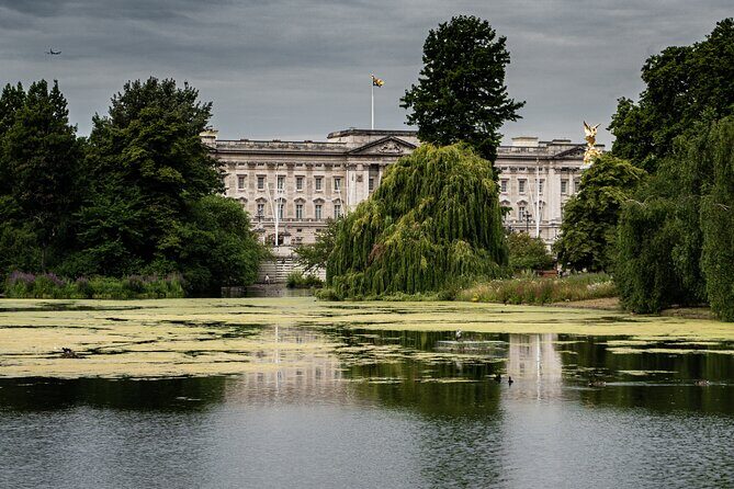 The Life & Legacy of Queen Elizabeth II-A Royal Private Tour - 10 Downing Street and Parliament Square: monarchy’s neighbor, democracy’s stage