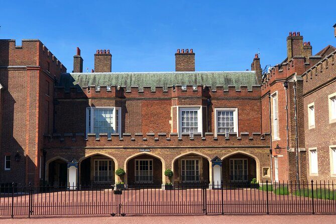 The Life & Legacy of Queen Elizabeth II-A Royal Private Tour - Westminster Abbey outside: ending near the heart of England’s spiritual and ceremonial life