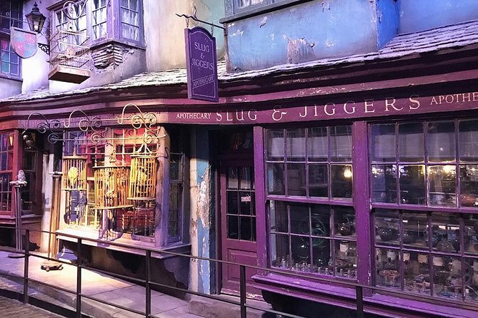 The Magic of Harry Potter Private Guided Tour for Kids and Families in London - Piccadilly Circus: where your Potter story begins
