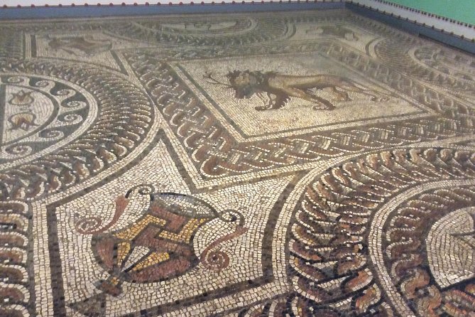 The Roman City of St Albans Private Tour - Ye Olde Fighting Cocks, the market, and little time-markers you’ll actually remember