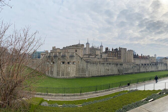The Tower of London - Small Group Tour with a Local Expert - Secure entry and focus: how the tour keeps you from wasting time