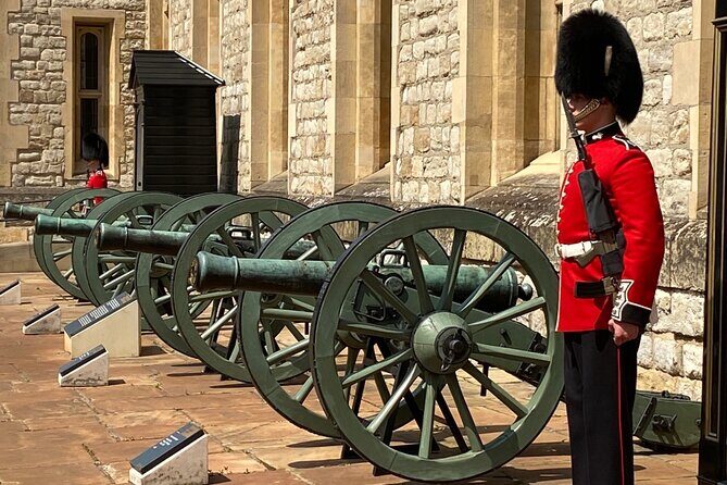 The Tower of London - Small Group Tour with a Local Expert - Inside Stop 1: the Tower of London as palace, fortress, and prison