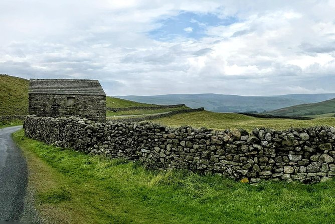 The Yorkshire Dales of All Creatures Great & Small - Yorkshire Dales National Park: Wharfedale and Wensleydale on Rural Back Roads