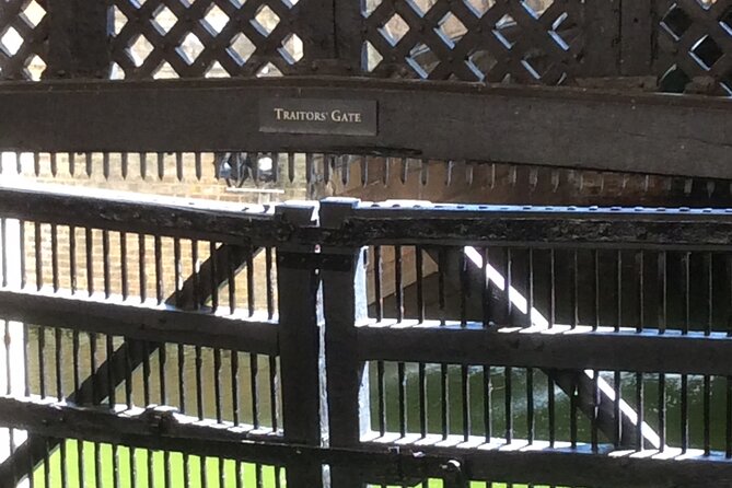 Thomas Cromwell’s Wolf Hall Tudor London Walking Tour - Stops 26–27: Traitors’ Gate and Tower Hill scaffold site—how the ending lands