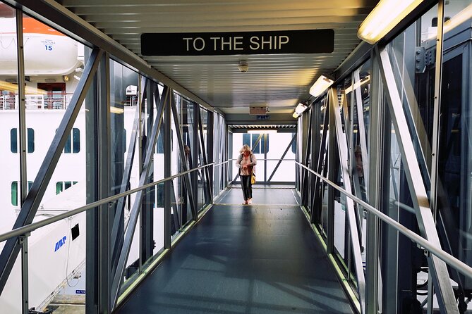 To or from London Heathrow Airport to Southampton Cruise Port - Helpful extras: mobile ticket, flight tracking, and clear pickup rules