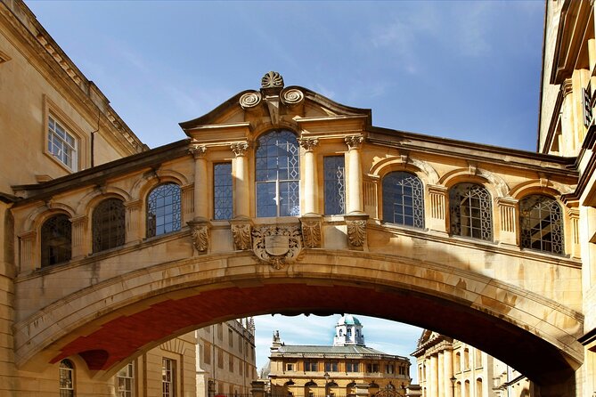 Top 10 Oxford Highlights with Divinity School and New College - Where the tour starts: St Michael at the North Gate and the Oxford Martyrs thread