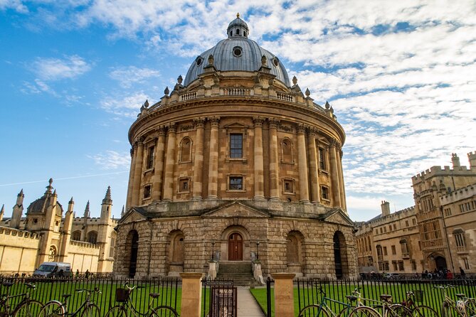 Top 10 Oxford Highlights with Divinity School and New College - Blackwell’s Bookshop: the perfect 5-minute Oxford pause (then you can browse for real)