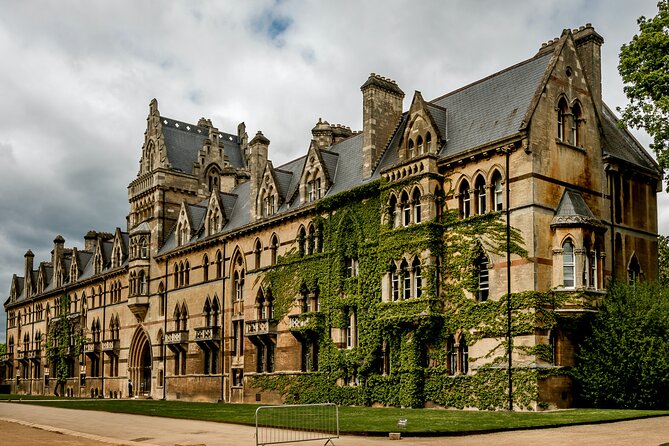 Top 10 Oxford Highlights with Divinity School and New College - New College: cloisters and chapel time with admission included