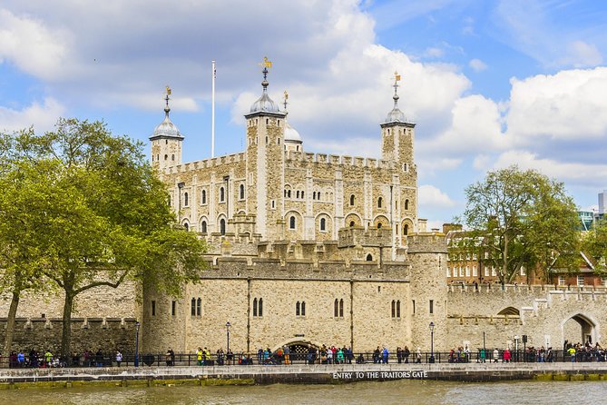 Tower of London and Crown Jewels Exhibition Ticket - White Tower, Armories, Bloody Tower, and Traitors’ Gate Stops