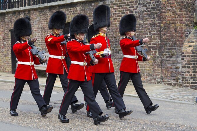 Tower of London: Crown Jewels & Beefeater Opening Ceremony - Thames cruise to Buckingham Palace: a good wrap-up with one common tradeoff