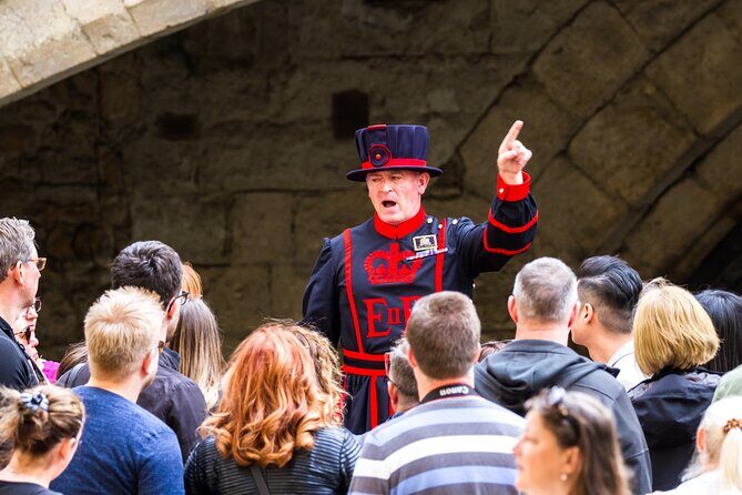 Tower of London: Crown Jewels & Beefeater Opening Ceremony - Crown Jewels at Jewel House: close viewing with limited time
