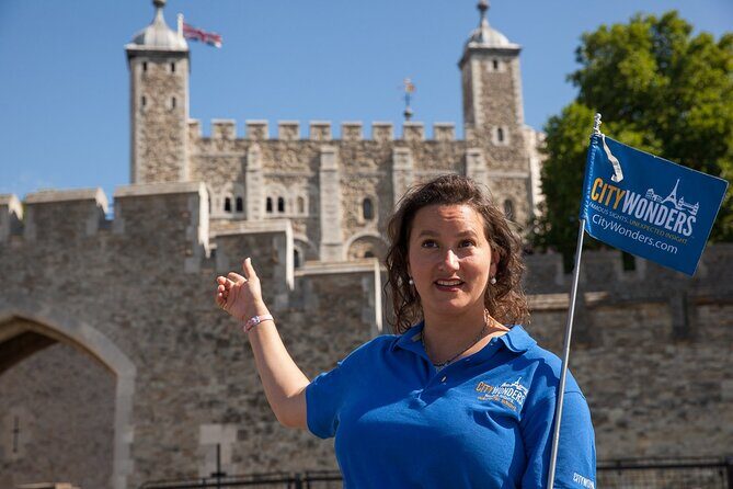 Tower of London & Crown Jewels Tour with Beefeater Meet & Greet - Tower Hill start: what the first minutes feel like