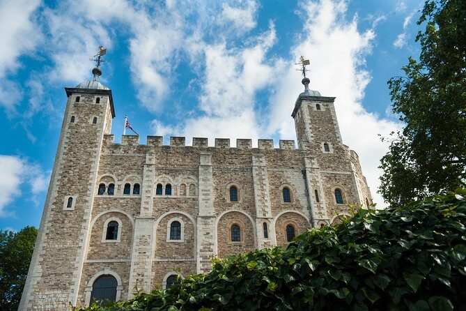 Tower of London & Crown Jewels Tour with Beefeater Meet & Greet - How much is truly guided vs self-guided?