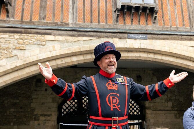 Tower of London & Crown Jewels Tour with Beefeater Meet & Greet - Stop 1: the Tower of London intro and the Beefeater audience