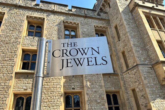Tower of London for kids & families Private Guided Tour with pre-booked Tickets - Beefeaters and ravens: the story layer that turns history into play