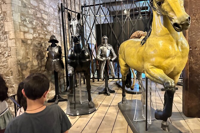 Tower of London for kids & families Private Guided Tour with pre-booked Tickets - The medieval palace and Tower Green: where the guide pacing matters