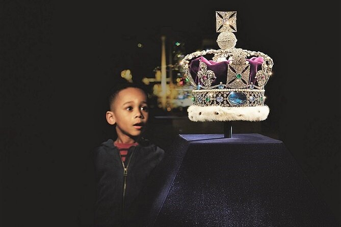 Tower of London: Opening Ceremony & Early Crown Jewels Access - Beefeaters in action: stories, photos, and the human touch