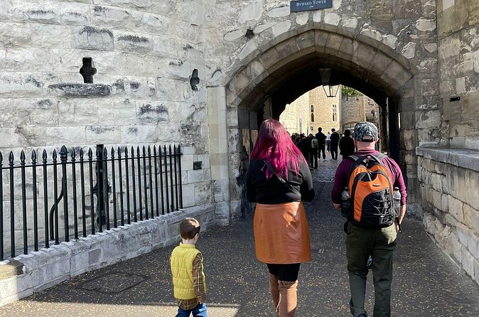 Tower of London Private Guided Tour for Kids and Families - Price and value: is $325.30 per person worth it for families?