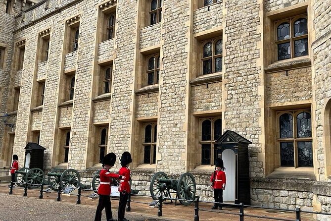 Tower of London Private Tour for Families and Friends - Stop 2: Inside the White Tower and William the Conqueror’s era