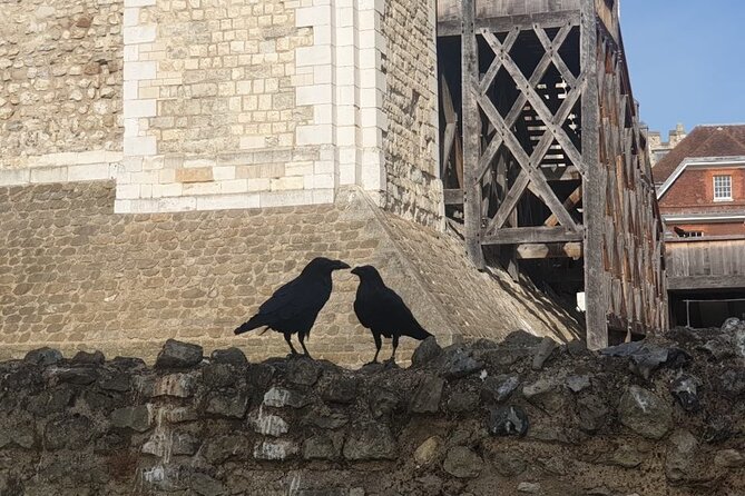 Tower of London Private Tour for Families and Friends - Stop 5: Wall Walk views and the best photo angles