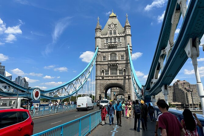 Tower of London & Tower Bridge Private Tour for Kids and Families - Inside the Tower of London: White Tower, Chapel, and the Line of Kings