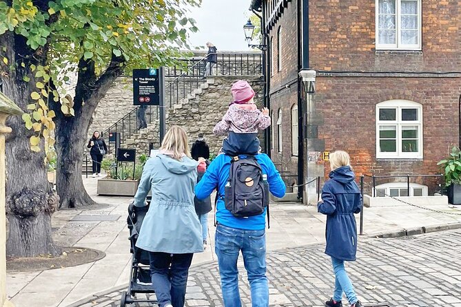 Tower of London & Tower Bridge Private Tour for Kids and Families - Crown Jewels included: what you will see and what not to plan for