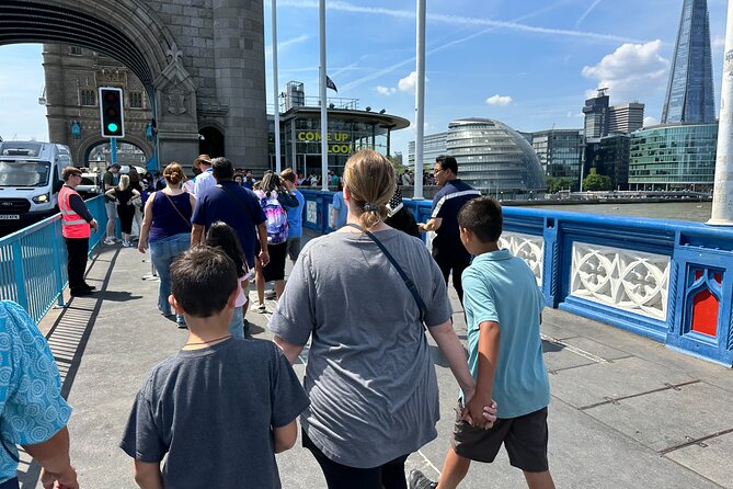 Tower of London & Tower Bridge Private Tour for Kids and Families - Beefeaters and camera time: the Tower’s most kid-friendly faces