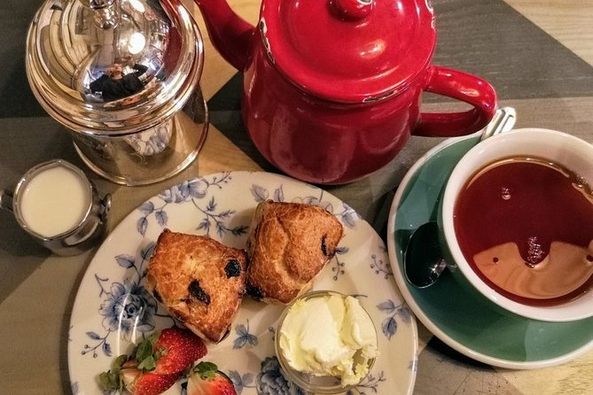 Traditional English Walking Food Tour With London Food Tours - Borough Market tastings: oysters, pies, seafood, and the classics