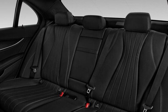 Transfer from Heathrow Airport LHR to Central London by Sedan - Hotel drop-off: getting to the right door in London