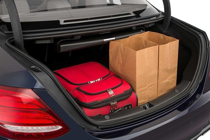 Transfer from Heathrow Airport LHR to Central London by Sedan - A comfortable sedan ride with small perks that add up