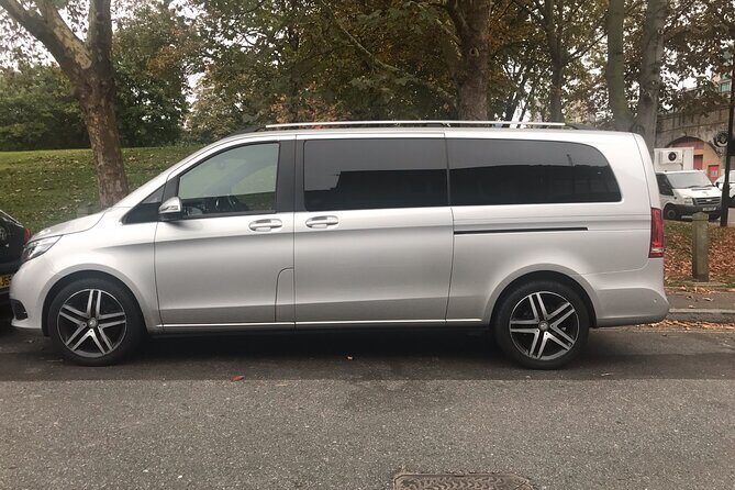 Transfer from Heathrow Airport to London hotel on private car - Private Car Comfort: Air Conditioning, Bottled Water, and Wi‑Fi On Board