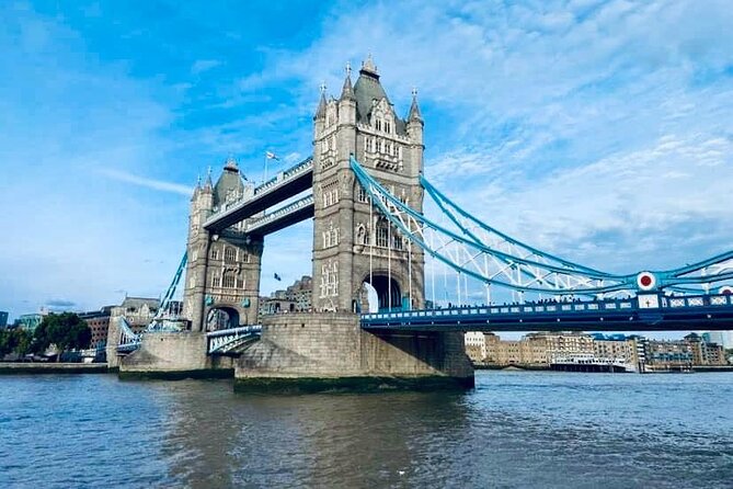 Transfer from Heathrow Airport to London or London to Heathrow - Meet-and-greet plus luggage help: door-to-door comfort