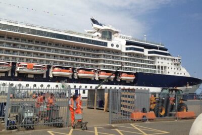 Transfer London to Southampton Cruise Terminal (extra luggage) - DoubleTree by Hilton London–Victoria: Your Meeting Point Advantage