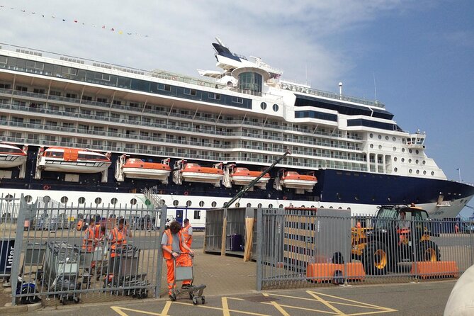 Transfer London to Southampton Cruise Terminal (extra luggage) - DoubleTree by Hilton London–Victoria: Your Meeting Point Advantage